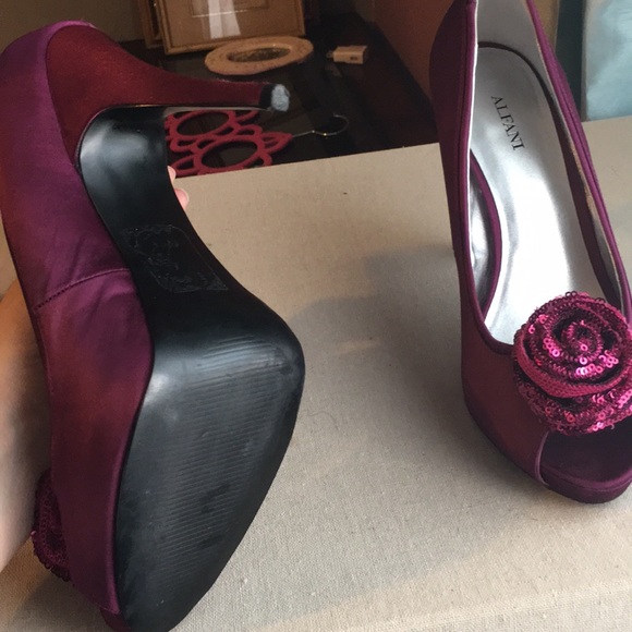 Pink heels - Picture 3 of 4